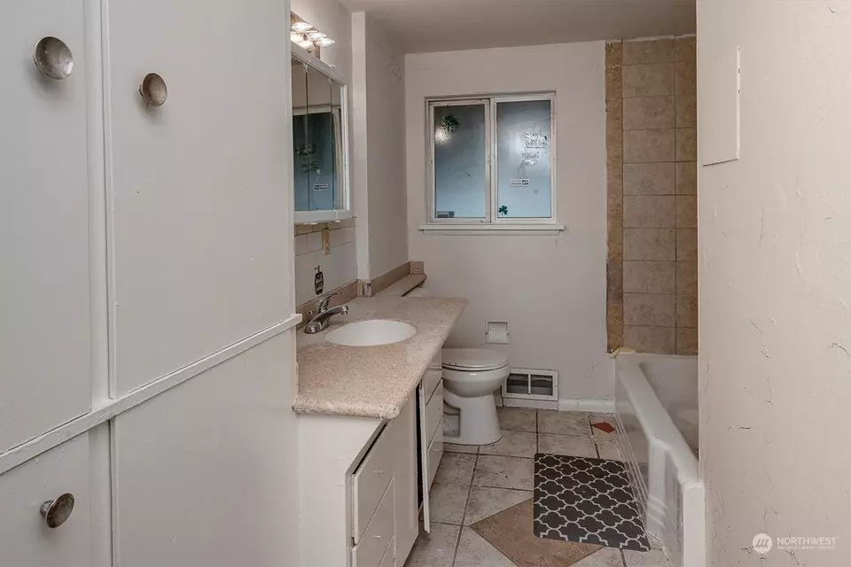 Bath - 11629 Military Rd S, Seattle, WA 98168 photo 1 of 2