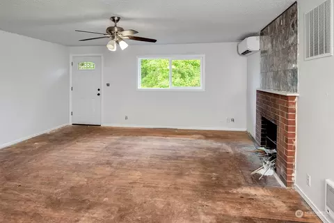 Living - 11629 Military Rd S, Seattle, WA 98168 photo 1 of 3