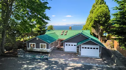 8627 Semiahmoo Dr, Blaine, WA 98230
