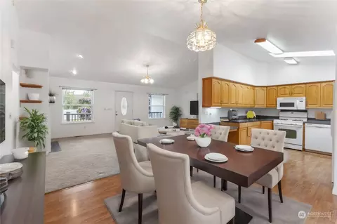 Dining - 103 Pier Rd, Chehalis, WA 98532 photo 1 of 1