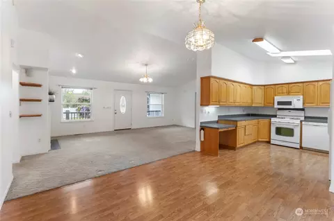 Living - 103 Pier Rd, Chehalis, WA 98532 photo 4 of 4
