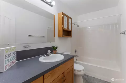 Bath - 103 Pier Rd, Chehalis, WA 98532 photo 2 of 2