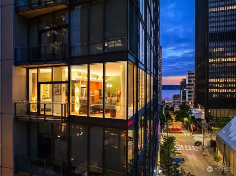 909 5th Ave #504, Seattle, WA 98164