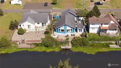 389 Canal Dr NE, Ocean Shores, WA 98569
