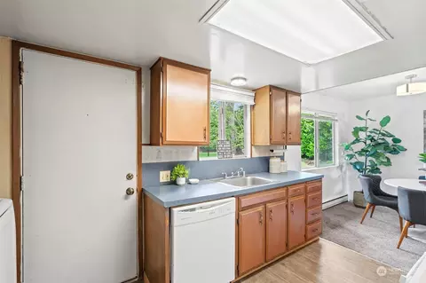 Kitchen - 19427 29th Ave SE, Bothell, WA 98012 photo 1 of 2