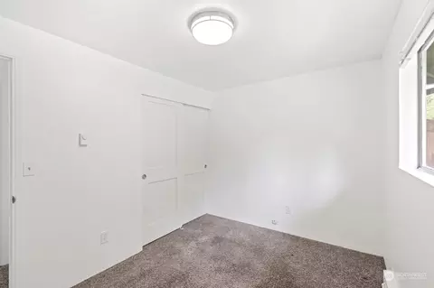 Bedroom - 19427 29th Ave SE, Bothell, WA 98012 photo 5 of 6