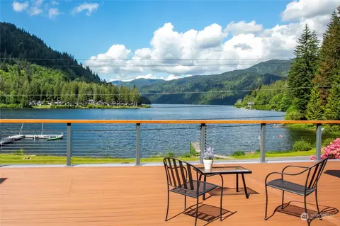 3231 S Bay Dr, Sedro Woolley, WA 98284
