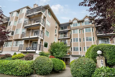 6910 California Ave SW #32, Seattle, WA 98136