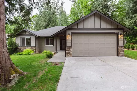 302 Sprague Valley Dr, Maple Falls, WA 98266