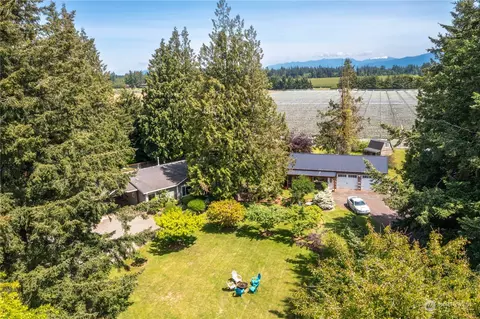 8338 Bob Hall Rd, Lynden, WA 98264