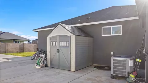 Exterior - 1300 E Mt Baker St, Othello, WA 99344 photo 1 of 8