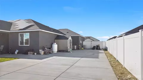 Exterior - 1300 E Mt Baker St, Othello, WA 99344 photo 3 of 8