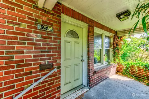 946 N 79th St, Seattle, WA 98103