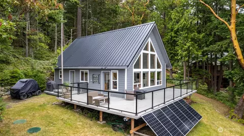893 Strawberry Bay Ln, Anacortes, WA 98221