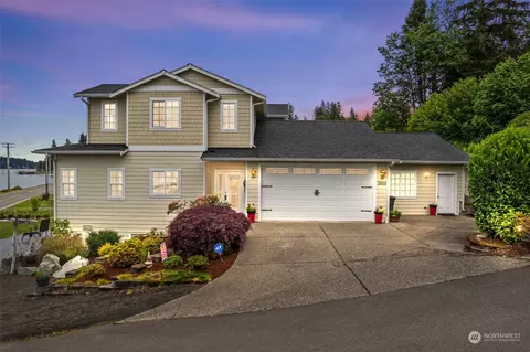 3889 Reflection Ln E, Port Orchard, WA 98366