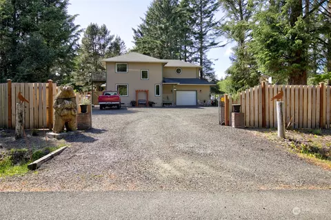 799 Copalis Ave NE, Ocean Shores, WA 98569
