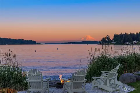 3780 Point White Dr NE, Bainbridge Island, WA 98110