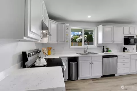 Kitchen - 2322 95th Pl SE, Everett, WA 98208 photo 2 of 2