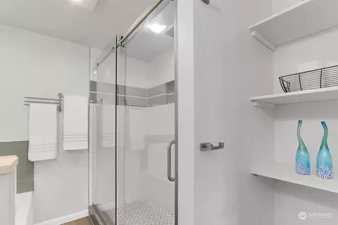 Bath - 2322 95th Pl SE, Everett, WA 98208 photo 3 of 3