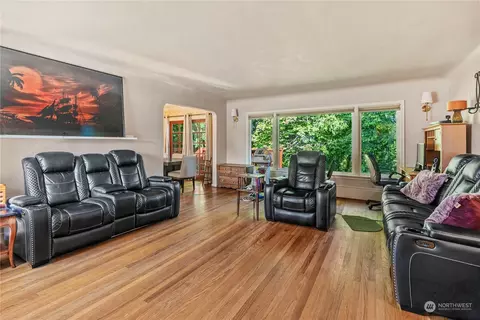 1211 N 7th Ave, Kelso, WA 98626 | 18 Photos - Movoto