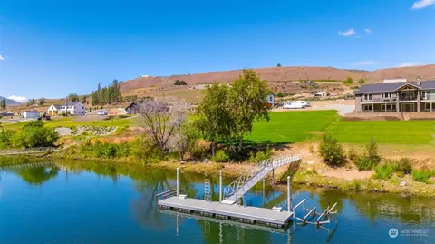403 Hidden Ln, Chelan, WA 98816