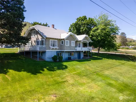 707 S Saunders St, Chelan, WA 98816