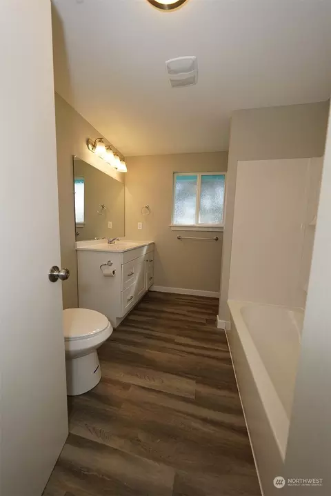 Bath - 22211 47th Ave E, Spanaway, WA 98387 photo 2 of 4