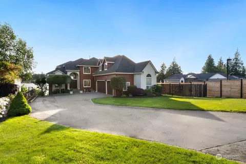 4847 N Island Dr E, Bonney Lake, WA 98391