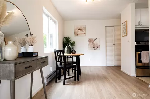 Dining - 308 Summit Ave E #305, Seattle, WA 98102 photo 1 of 2