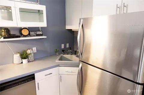Kitchen - 308 Summit Ave E #305, Seattle, WA 98102 photo 2 of 3
