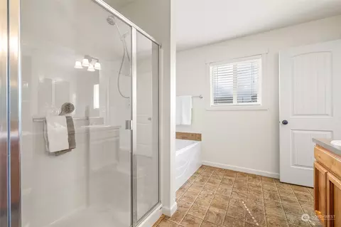 Bath - 4102 Phoenix Ln, Pasco, WA 99301 photo 3 of 6