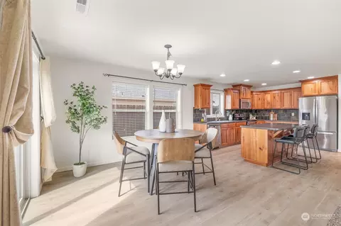 Dining - 4102 Phoenix Ln, Pasco, WA 99301 photo 1 of 2