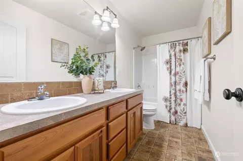 Bath - 4102 Phoenix Ln, Pasco, WA 99301 photo 4 of 6