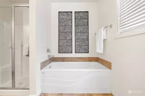 Bath - 4102 Phoenix Ln, Pasco, WA 99301 photo 2 of 6