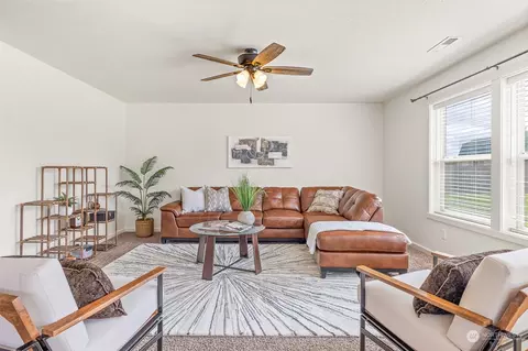Living - 4102 Phoenix Ln, Pasco, WA 99301 photo 1 of 3