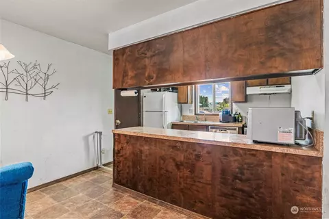Kitchen - 855 34th Ave, Longview, WA 98632 photo 1 of 2
