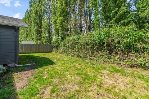 Exterior - 855 34th Ave, Longview, WA 98632 photo 5 of 6