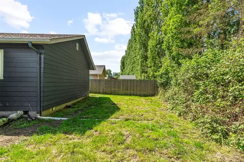 Exterior - 855 34th Ave, Longview, WA 98632 photo 6 of 6