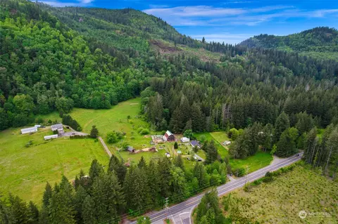 8729 Kendall Rd, Maple Falls, WA 98266