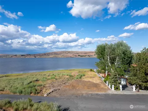 442 Lakeshore Dr, Soap Lake, WA 98851