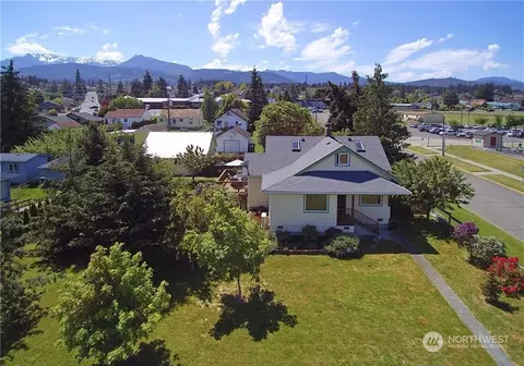 302 E 12th St, Port Angeles, WA 98362