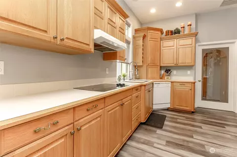 Kitchen - 15507 147th Avenue Ct E, Orting, WA 98360 photo 4 of 4