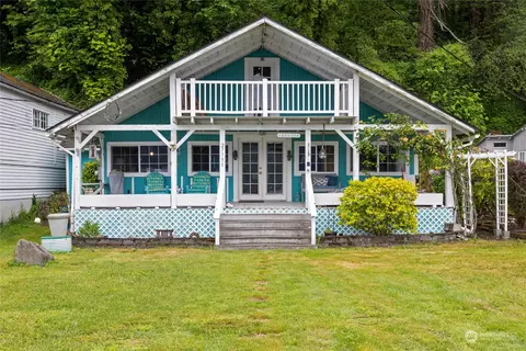 27738 Manzanita Beach Rd SW, Vashon, WA 98070