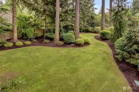 7352 Island Crest Way, Mercer Island, WA 98040