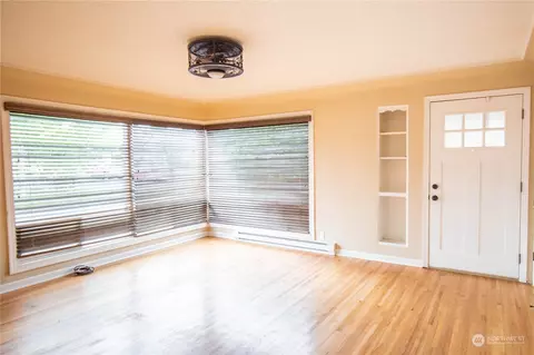 Living - 577 24th Ave, Longview, WA 98632 photo 1 of 3