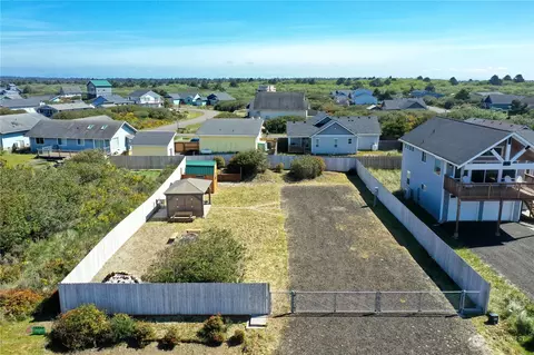 480 Winlock St, Ocean Shores, WA 98569