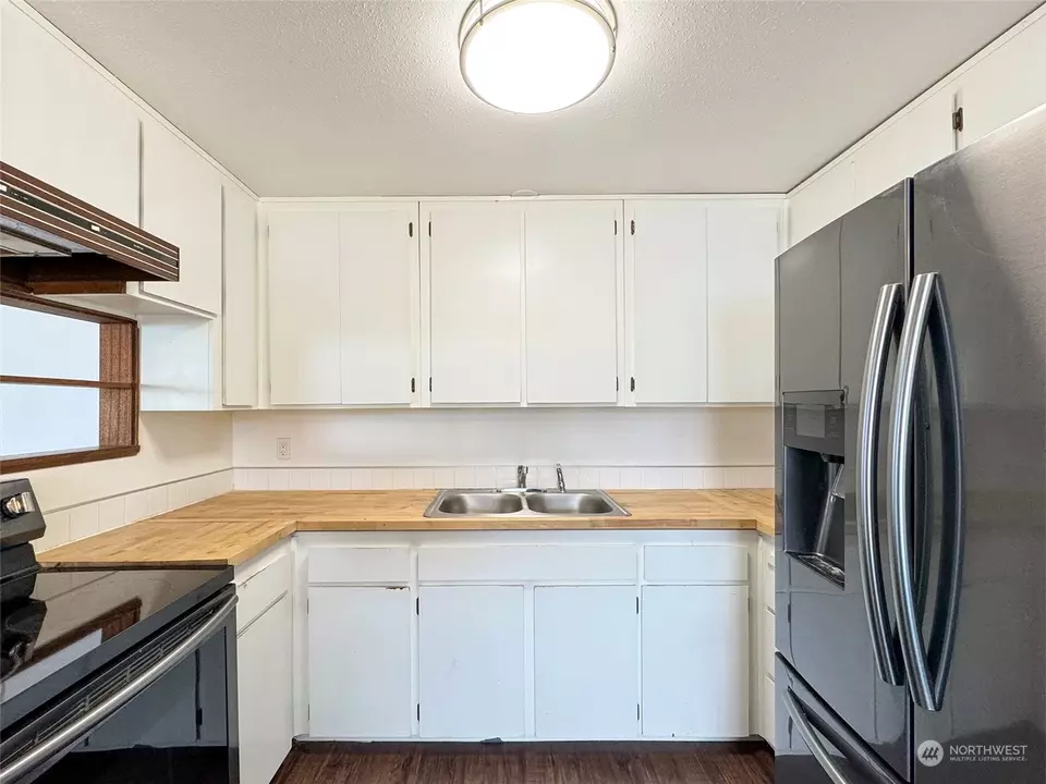 Kitchen - 206 W Prairie St, Sequim, WA 98382 photo 4 of 6
