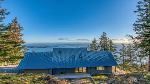 448 Saddle Ln, Eastsound, WA 98245