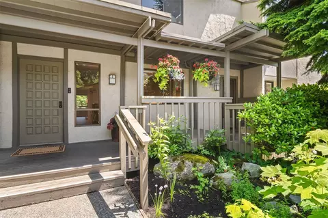 6566 Park Point Way NE #B206, Seattle, WA 98115
