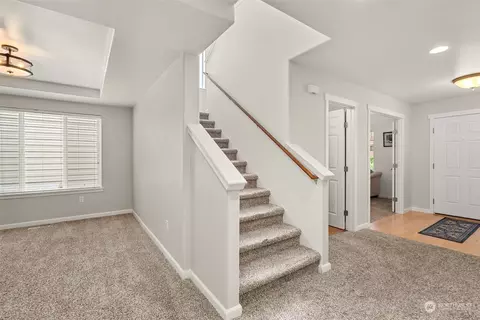 Entry Way - 4927 Switchback Loop SE, Lacey, WA 98513 photo 4 of 5